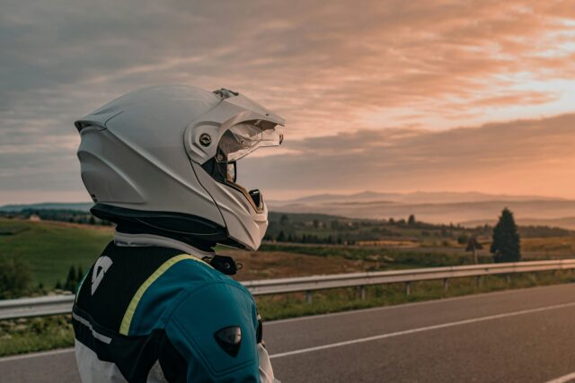 cómo limpiar un casco de moto o bicileta